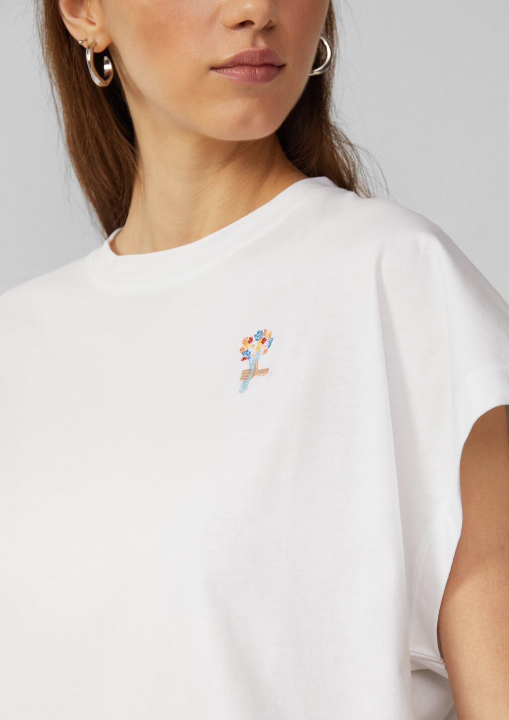 Lässiges Shirt mit überschnittener Schulter