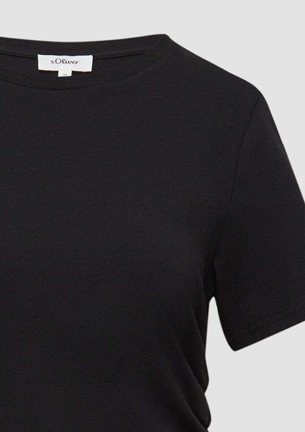 Tailliertes Midikleid mit Raffungen und asymmetrischem Rock