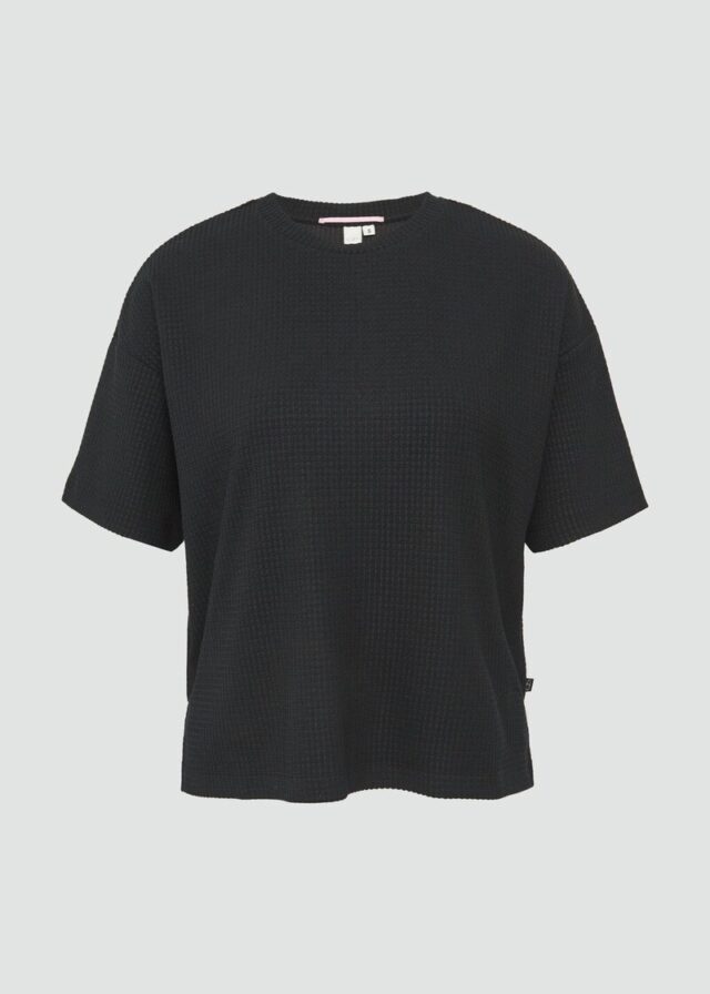 Rundhalsshirt mit überschnittener Schulter aus einer strukturierten Ware