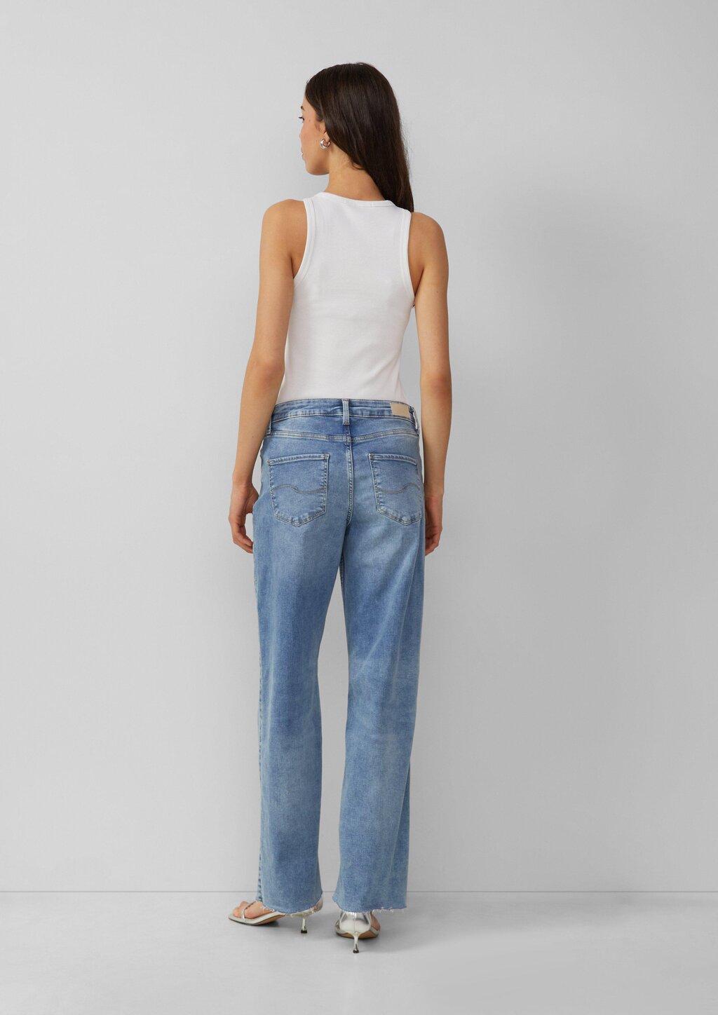 Geripptes Tanktop mit Schmucksteine