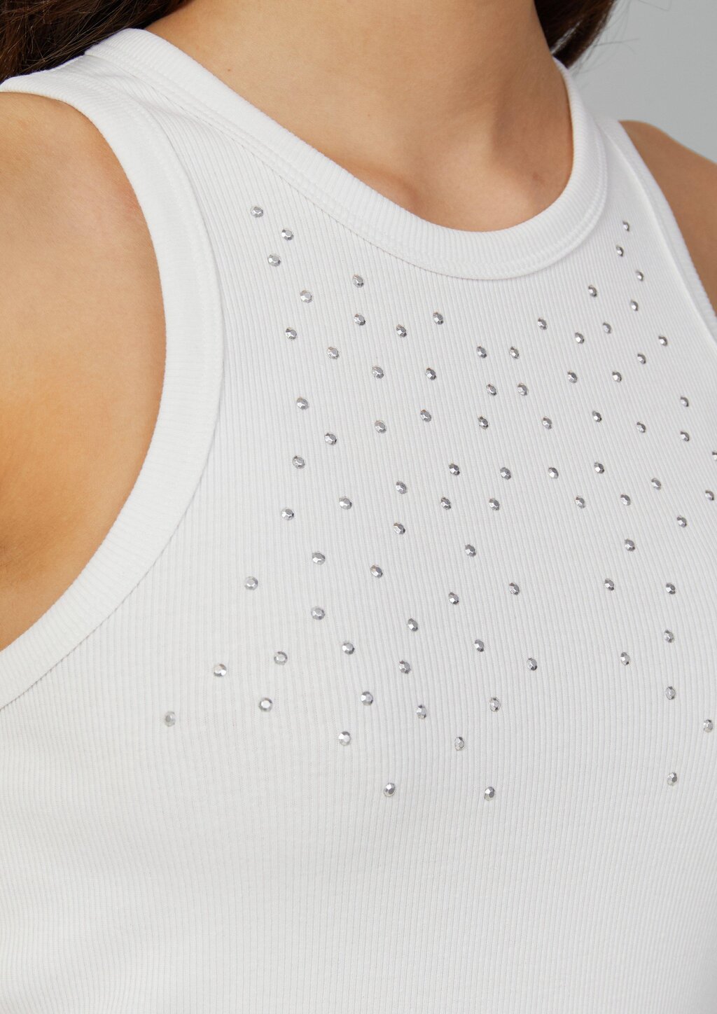 Geripptes Tanktop mit Schmucksteine