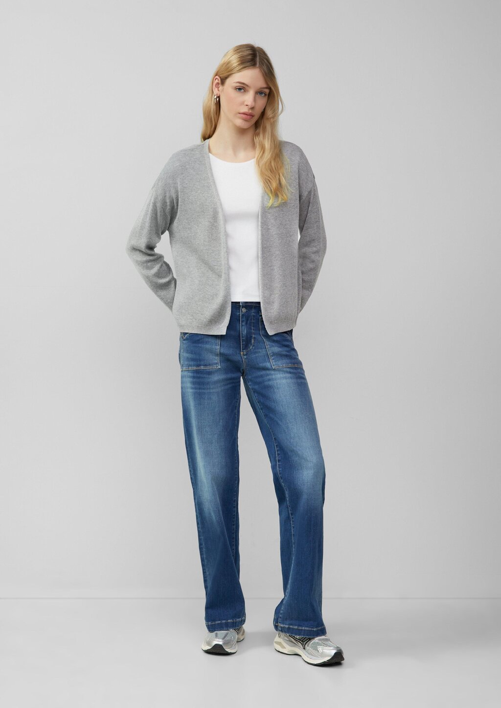 Strickjacke mit überschnittener Schulter