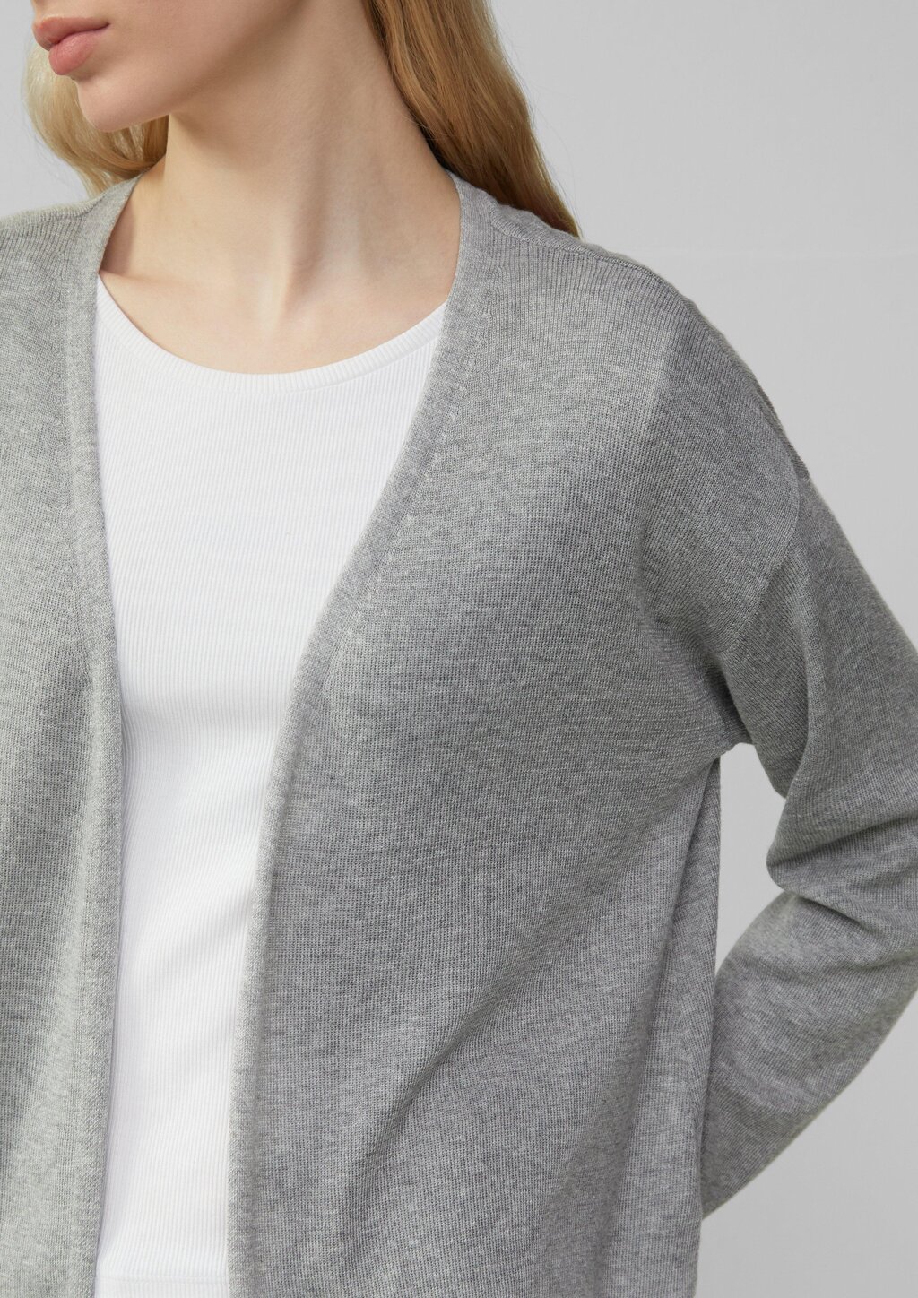 Strickjacke mit überschnittener Schulter