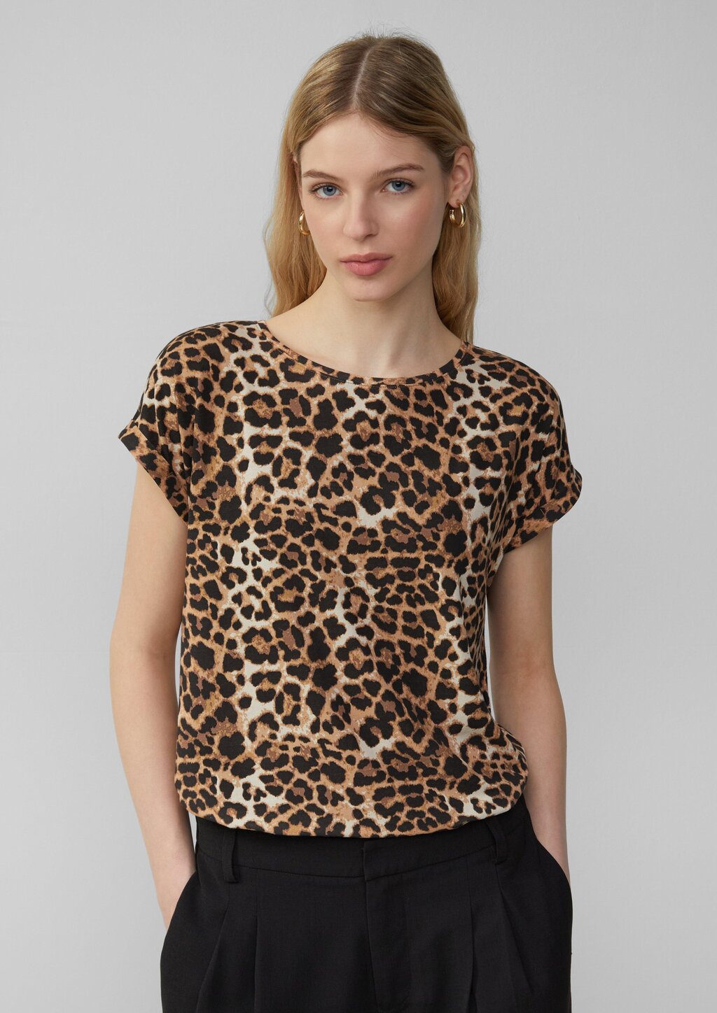 Locker geschnittenes T-Shirt aus Modalmix