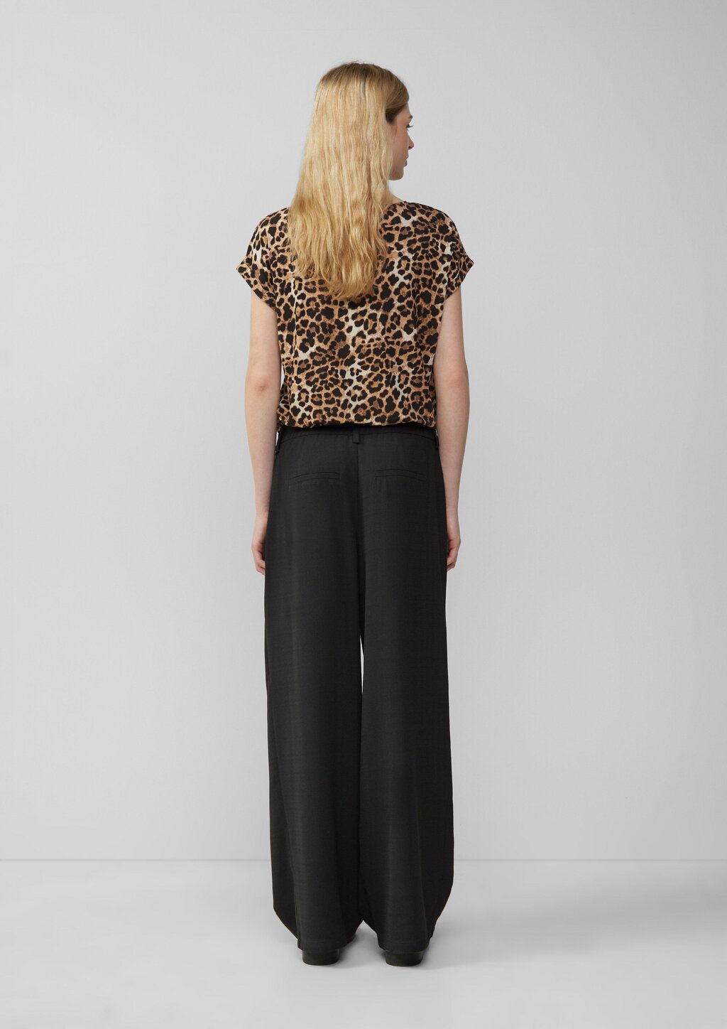 Locker geschnittenes T-Shirt aus Modalmix