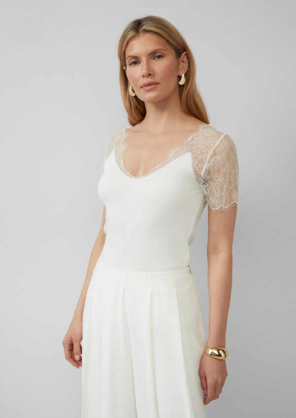 Feminines Ripp-Shirt im Slim Fit mit Spitze