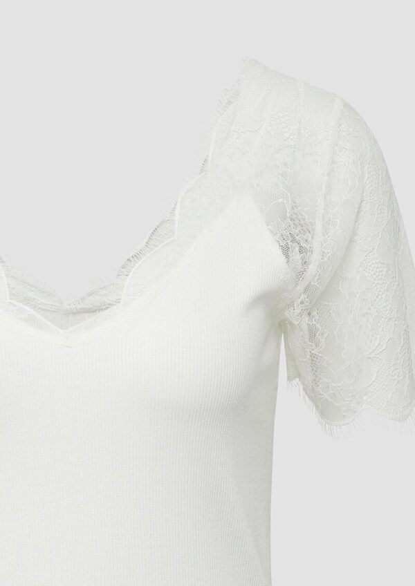 Feminines Ripp-Shirt im Slim Fit mit Spitze