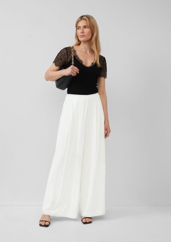 Elegantes T-Shirt im Slim Fit mit Spitze