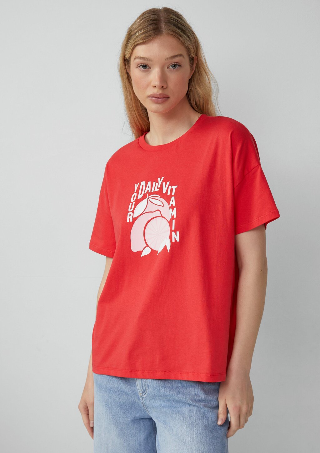 Baumwollshirt mit überschnittener Schulter und Frontprint