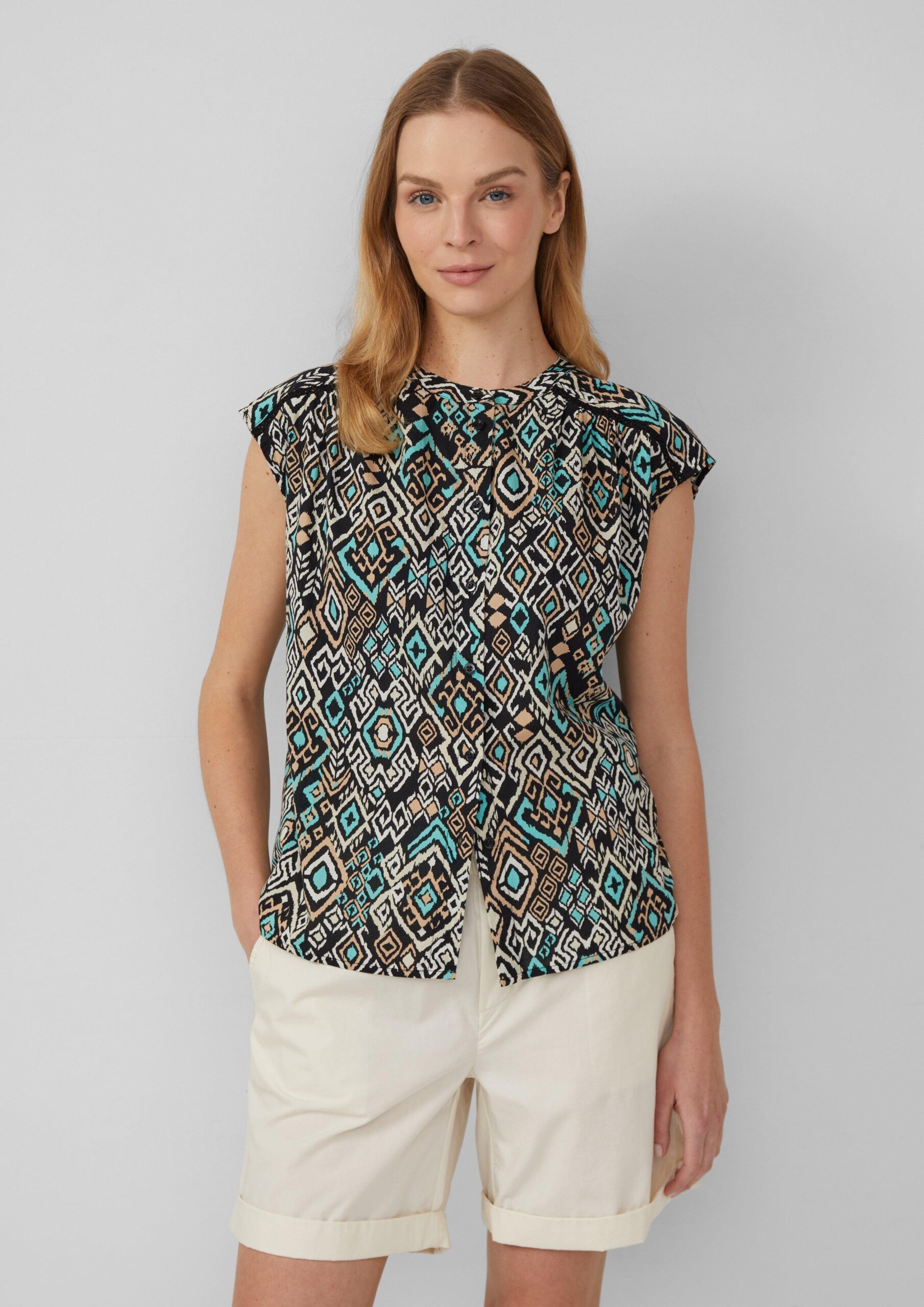 Weites Blusentop mit Raffung und Spitzen-Detail