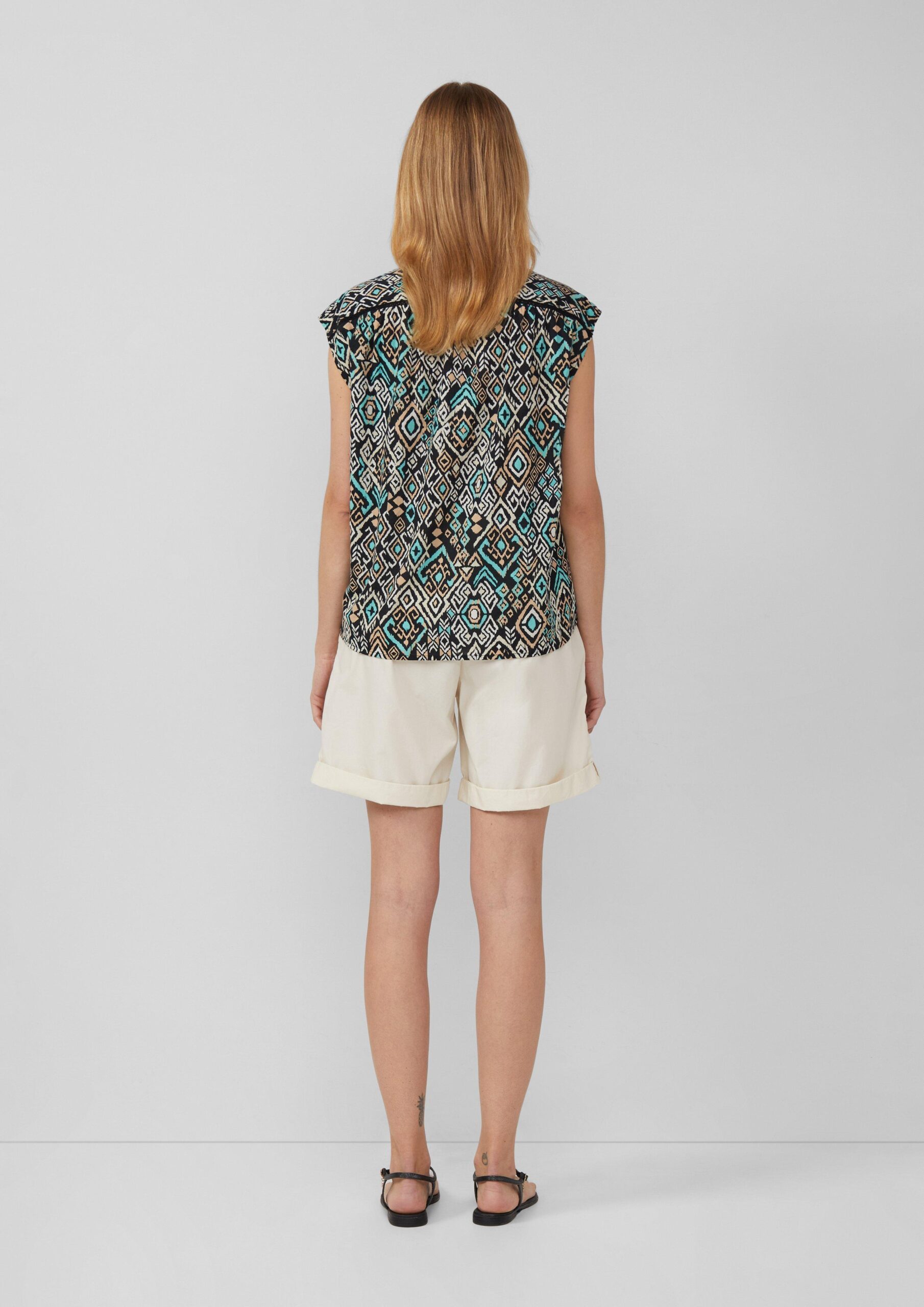 Weites Blusentop mit Raffung und Spitzen-Detail