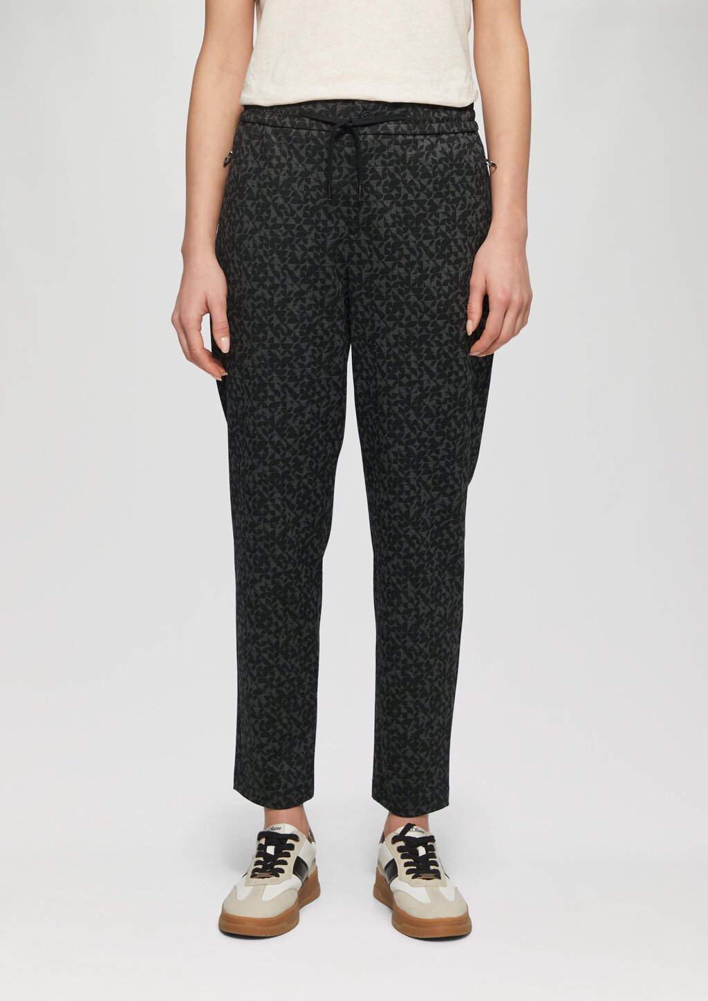 Gemusterte Jogpants und Reißverschlusstaschen