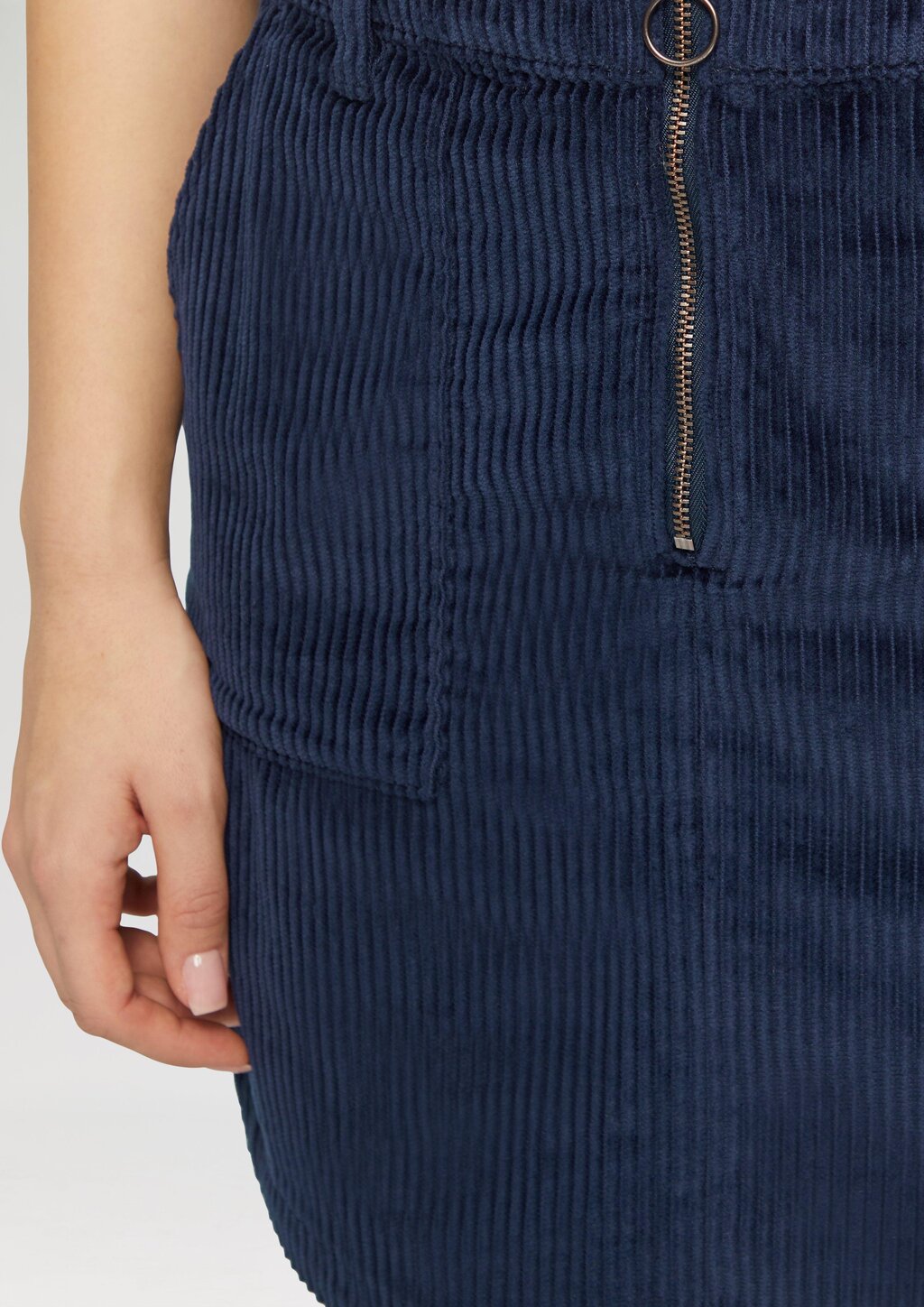 Kurzer Cordrock mit Reißverschluss