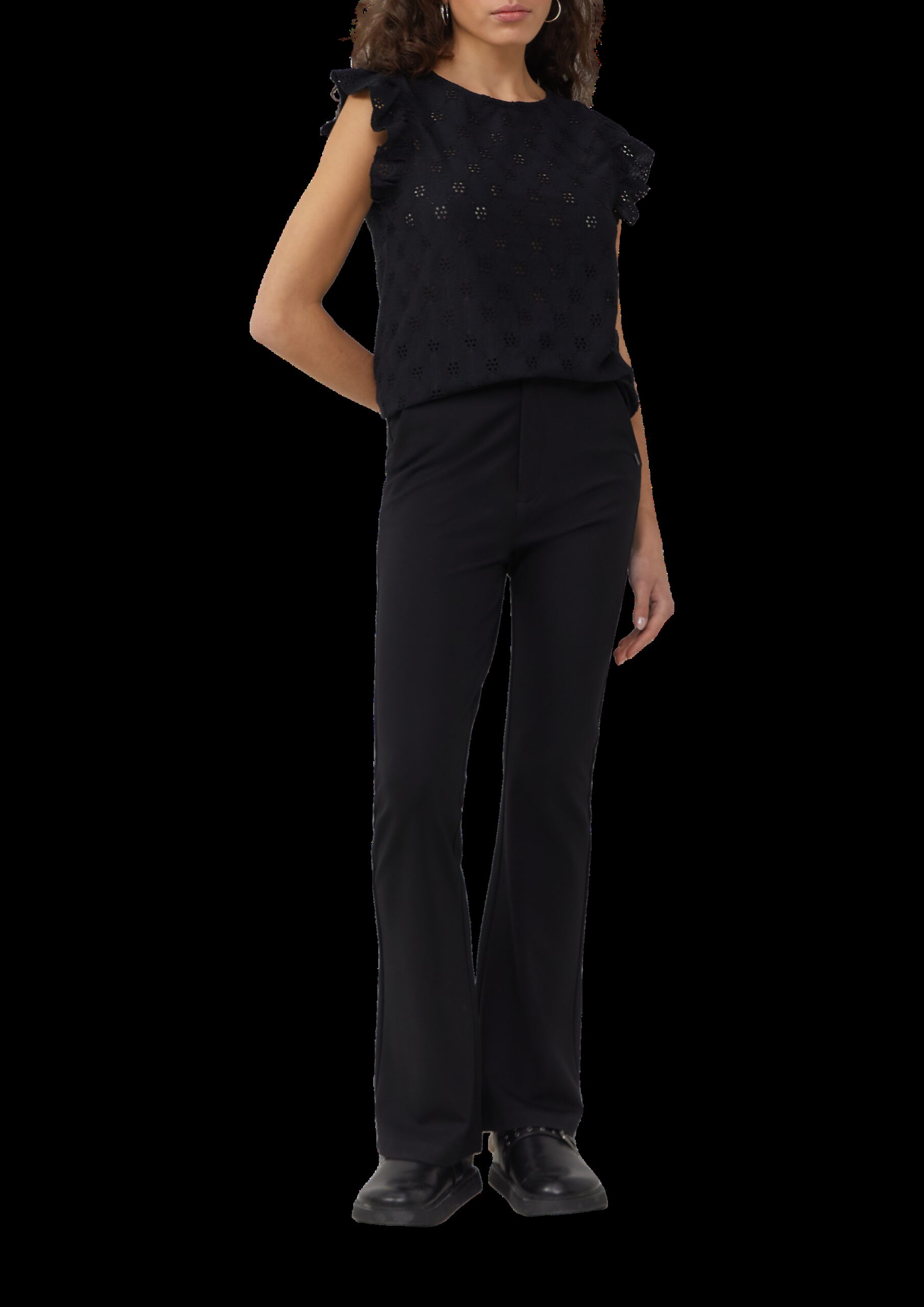 Top mit Lochstickerei und Volant am Arm