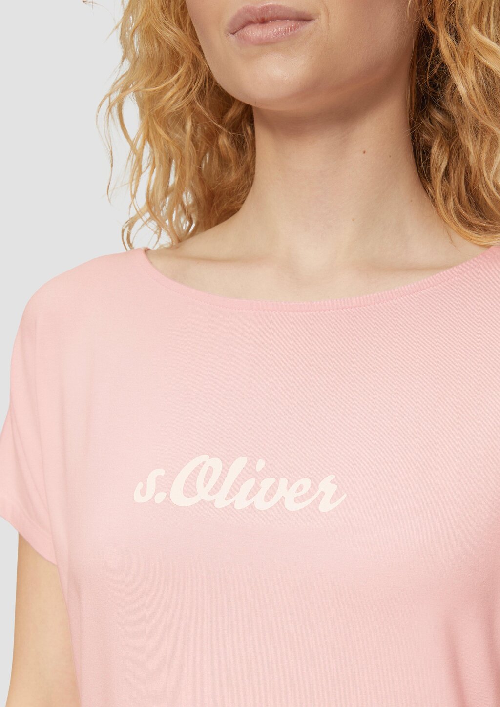 Fließendes Jersey-Shirt mit Artwork und überschnittenen Schultern