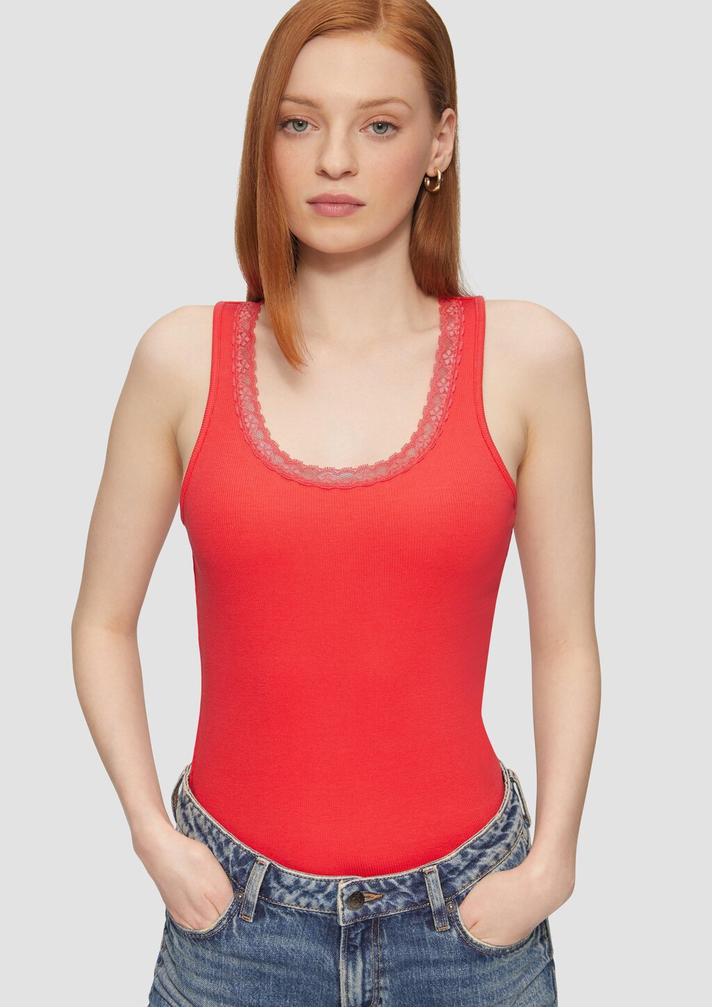 Ripptop mit Spitze am Ausschitt