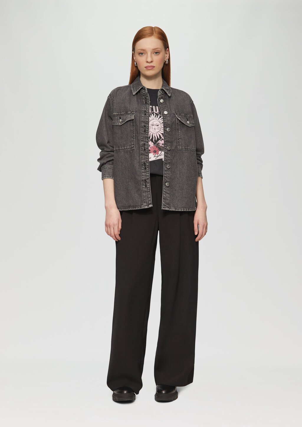 Baumwollshirt mit Frontprint in gewaschener Optik