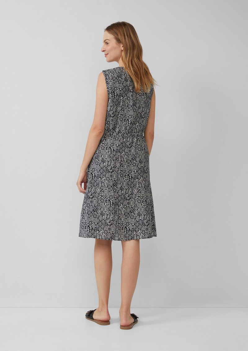 Kurzes Kleid aus strukturiertem Viskosemix mit Binde-Detail