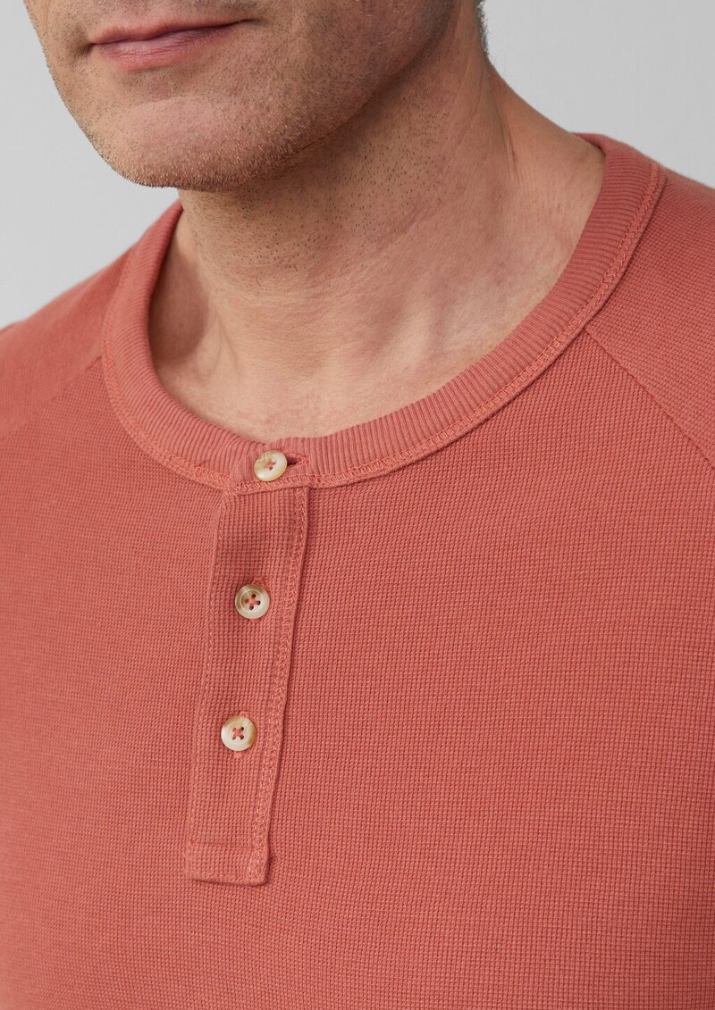 T-Shirt aus Waffel-Jersey mit Henleyausschnitt
