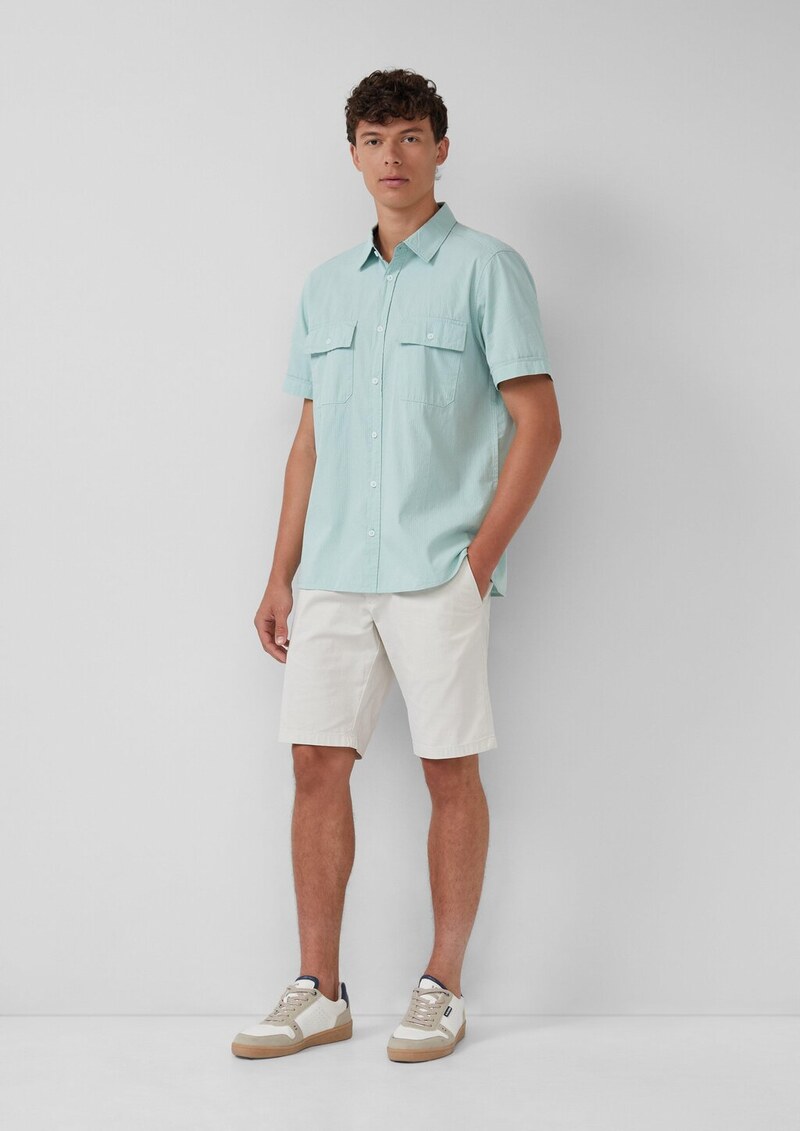 Regular Fit: Kurzarmhemd mit Strukturstreifen und Kentkragen