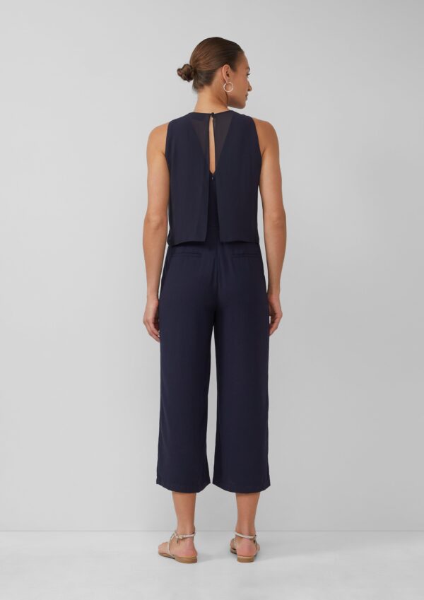 Ärmelloser Jumpsuit mit Chiffon-Layer