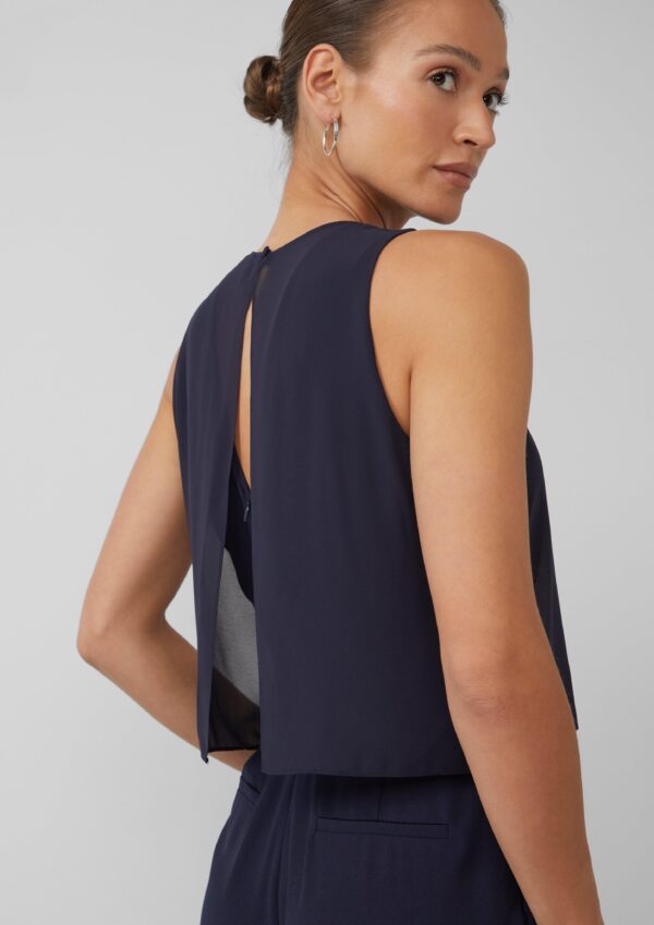 Ärmelloser Jumpsuit mit Chiffon-Layer