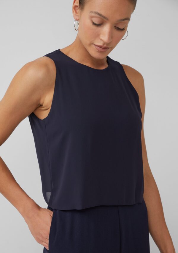 Ärmelloser Jumpsuit mit Chiffon-Layer