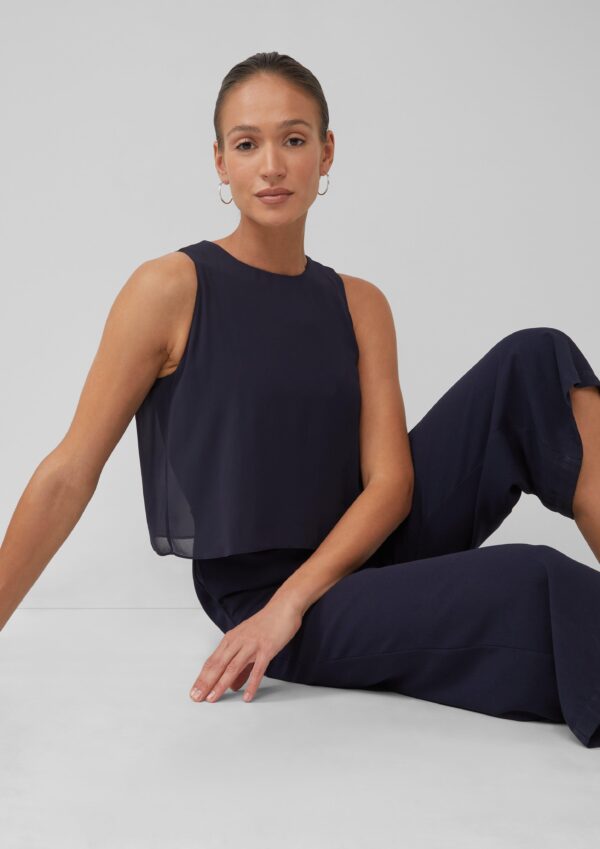 Ärmelloser Jumpsuit mit Chiffon-Layer