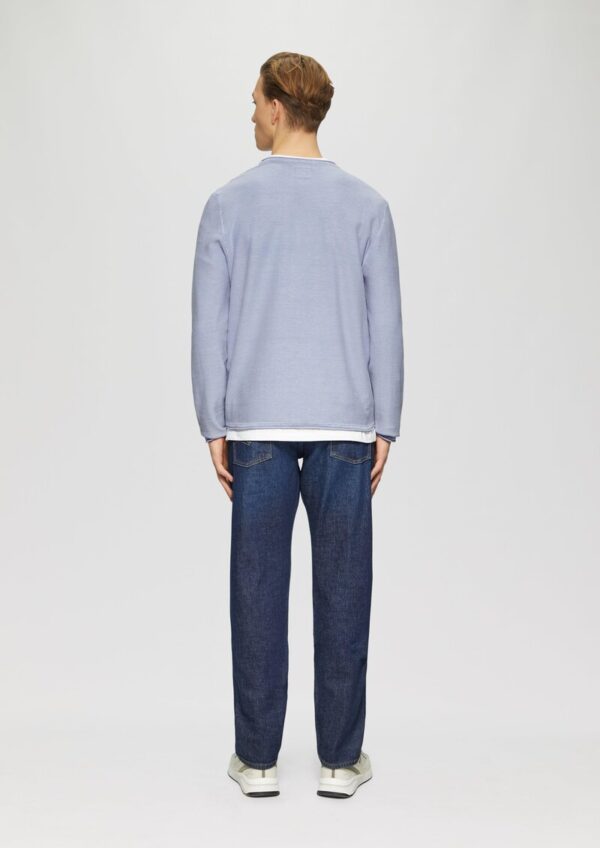 Gewaschener Strickpullover mit Rollkante