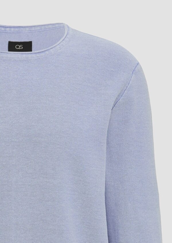Gewaschener Strickpullover mit Rollkante