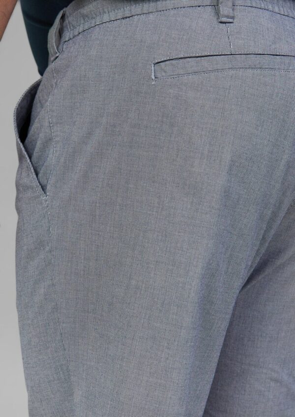 Chino-Shorts aus Baumwollstretch in melierter Optik