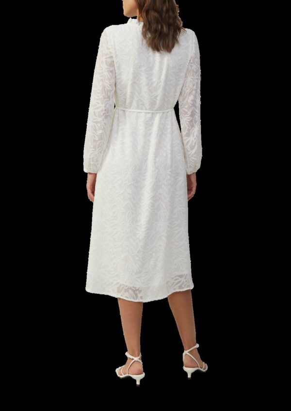 Langes Kleid mit Tunika-Ausschnitt und Rüschen