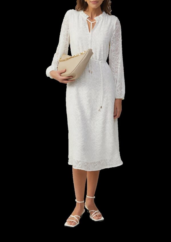 Langes Kleid mit Tunika-Ausschnitt und Rüschen