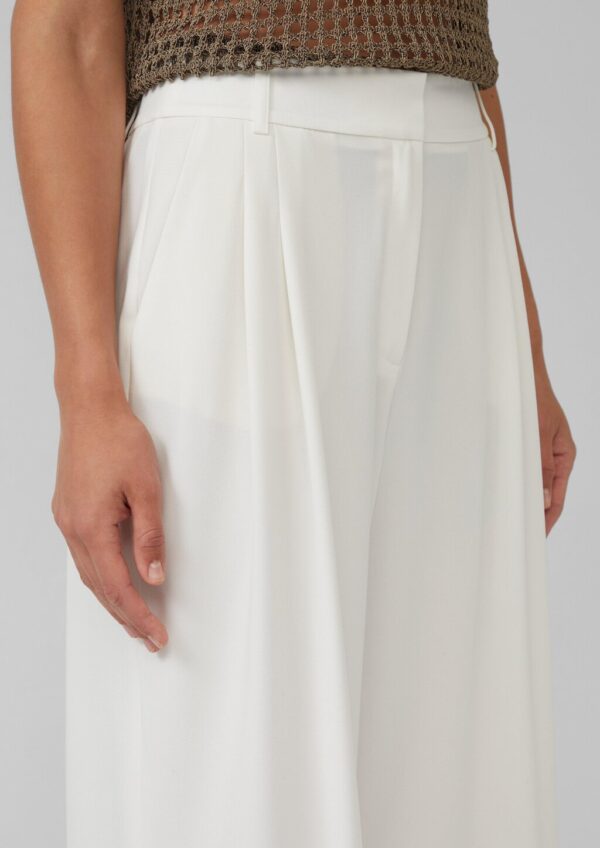 Hose mit Extra Wide Leg und Crêpe-Struktur