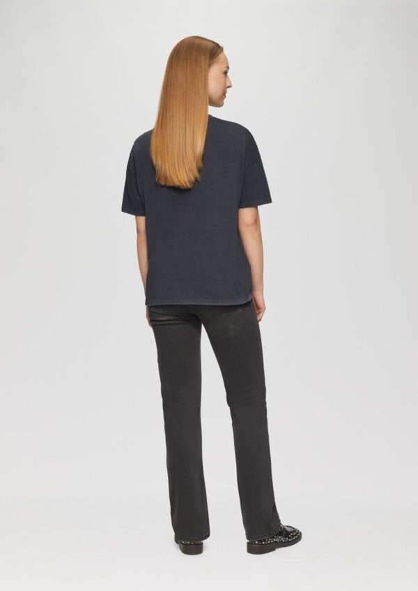 T-Shirt in gewaschener Optik mit Schmucksteinen