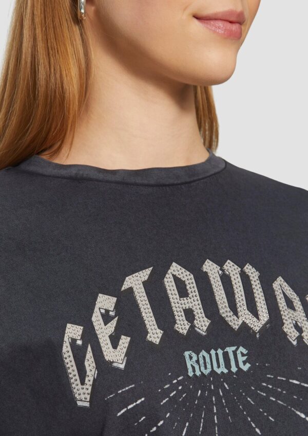 T-Shirt in gewaschener Optik mit Schmucksteinen