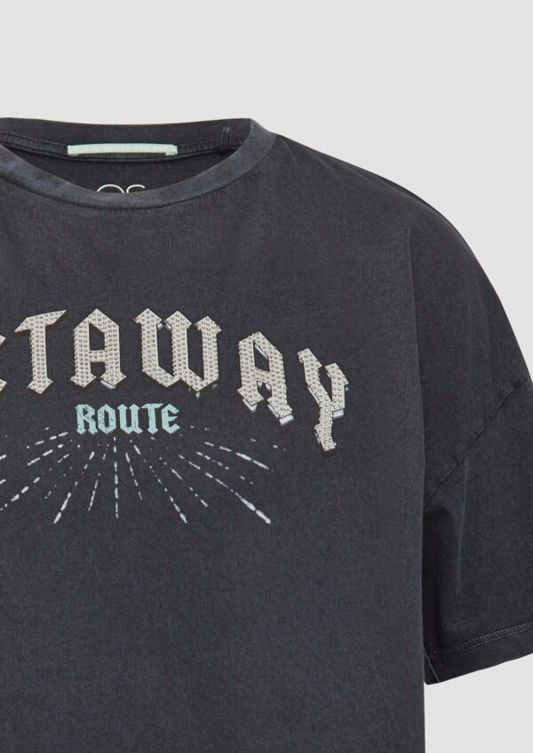 T-Shirt in gewaschener Optik mit Schmucksteinen