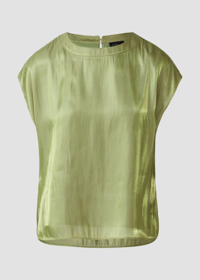 Glänzende Viskosebluse mit überschnittenen Schultern
