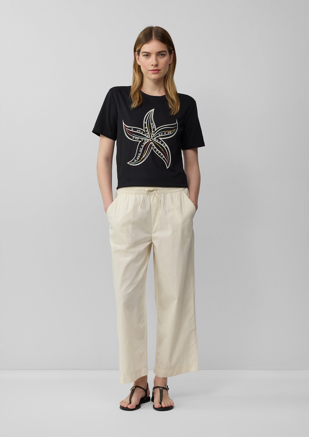 Jersey-T-Shirt mit Frontprint und Schmuckperlen