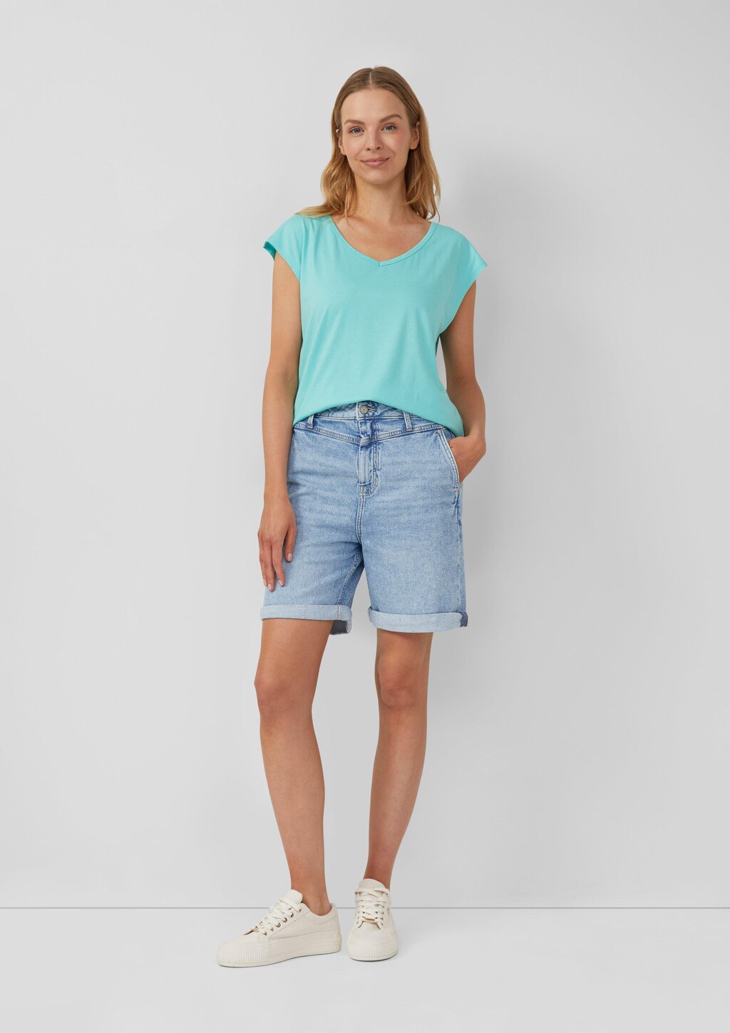 T-Shirt mit weitem Ausschnitt, Cut-out und Schleife