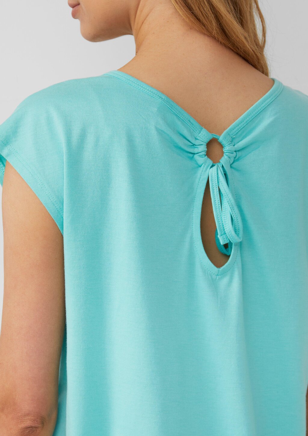 T-Shirt mit weitem Ausschnitt, Cut-out und Schleife