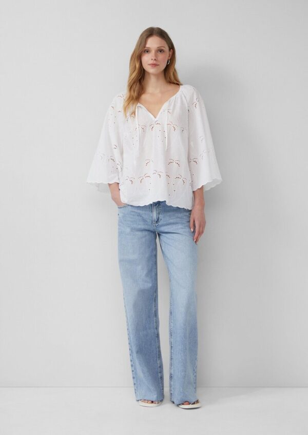 Leichte Bluse mit Lochstickerei | QS x Sarah & Tini