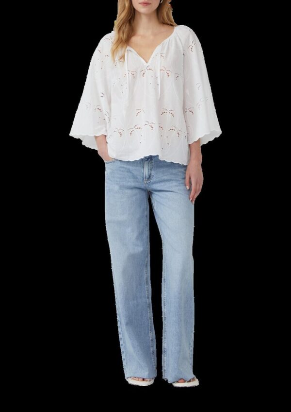 Leichte Bluse mit Lochstickerei | QS x Sarah & Tini