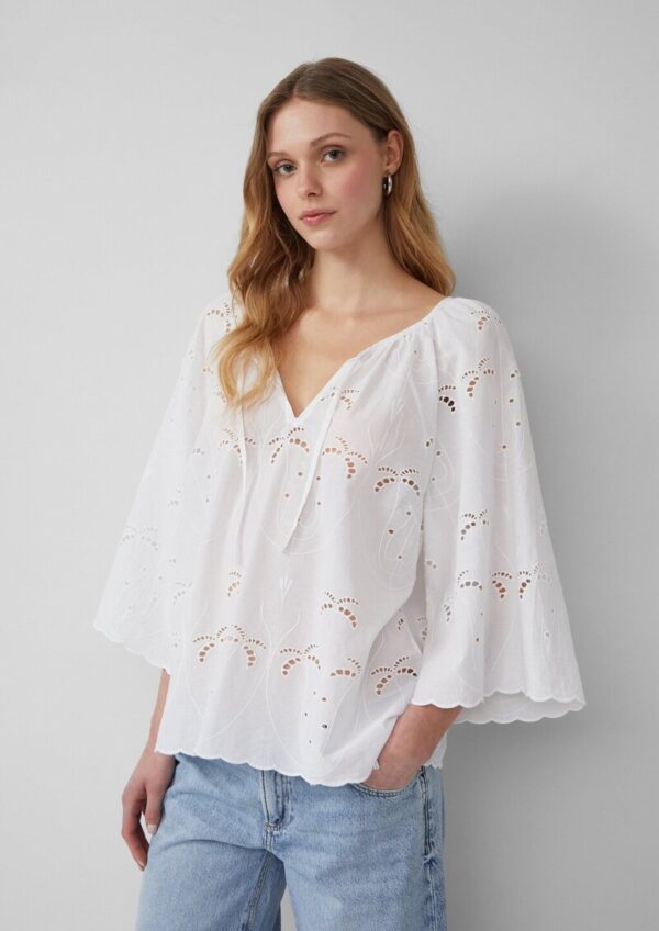 Leichte Bluse mit Lochstickerei | QS x Sarah & Tini