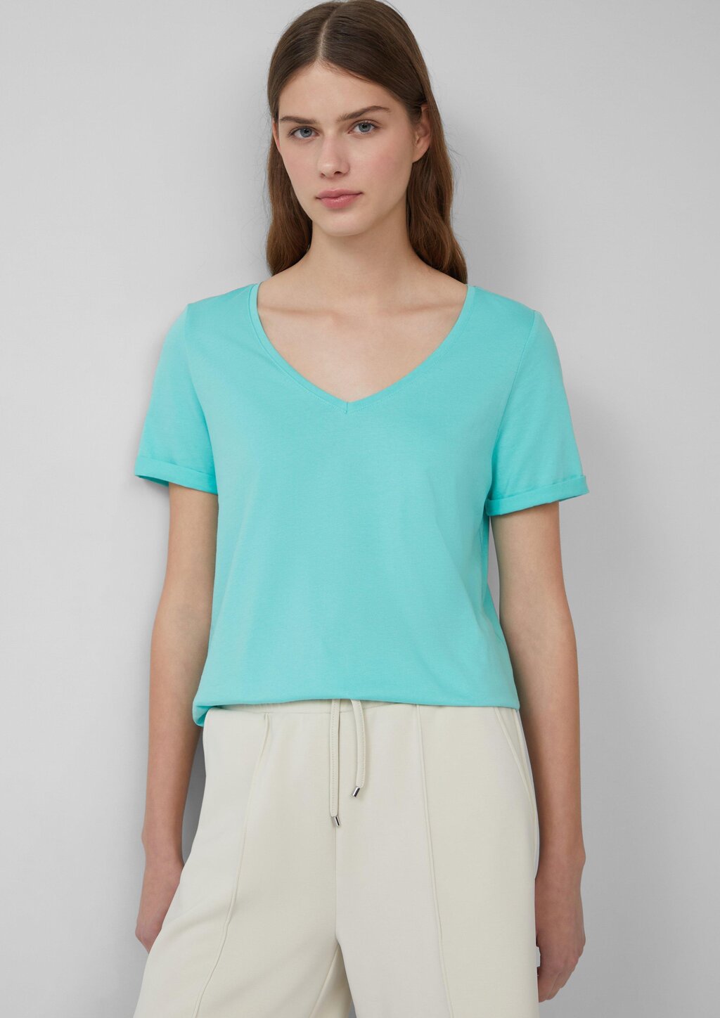 Weiches T-Shirt aus Baumwolle mit V-Ausschnitt