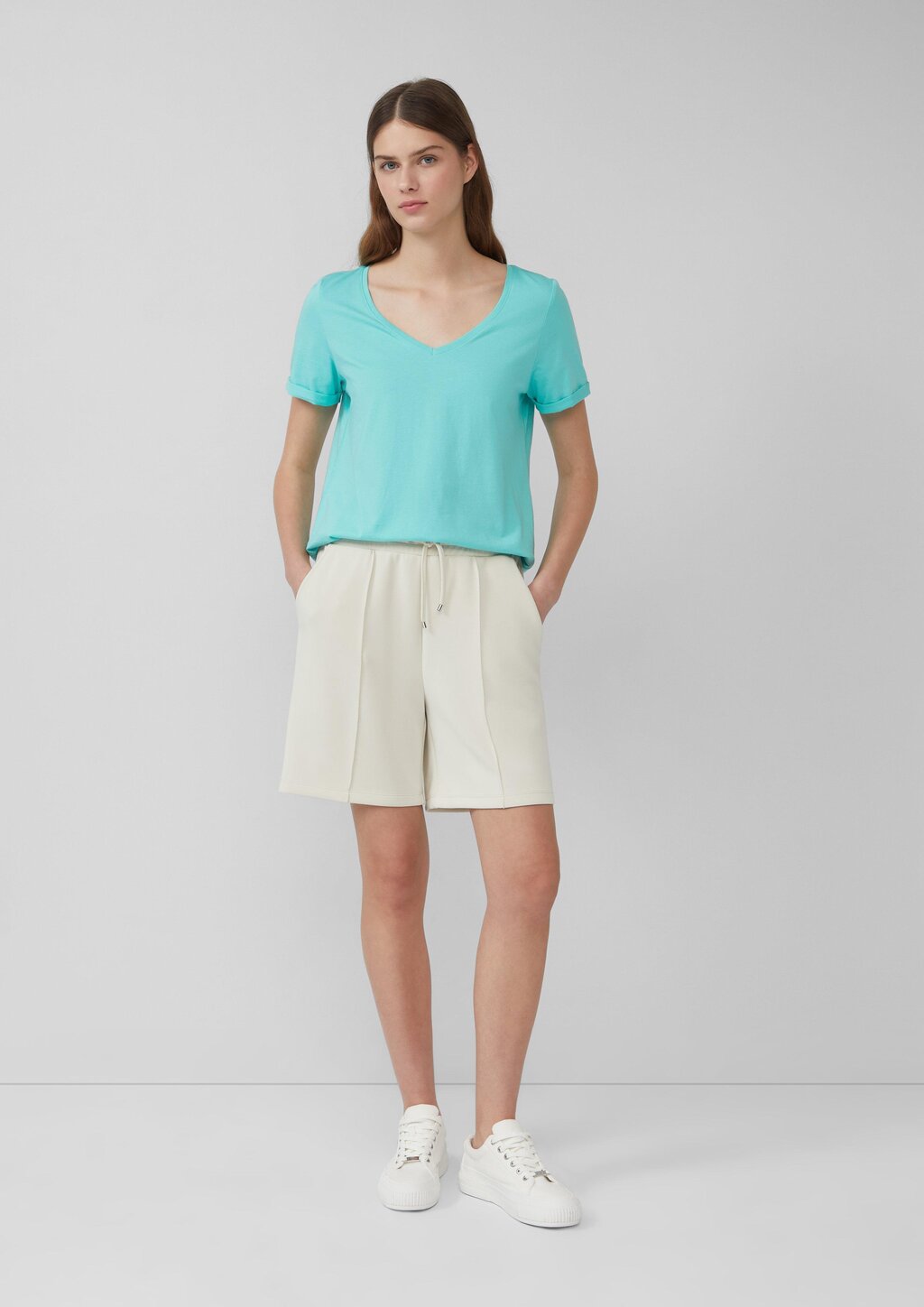 Weiches T-Shirt aus Baumwolle mit V-Ausschnitt