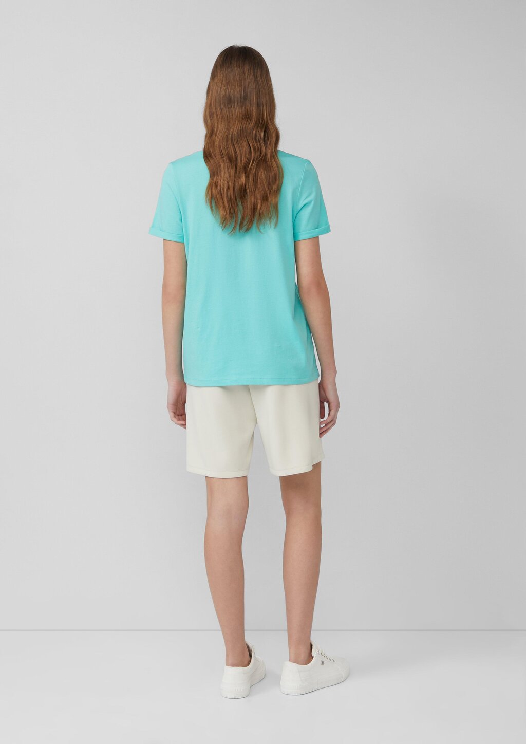 Weiches T-Shirt aus Baumwolle mit V-Ausschnitt