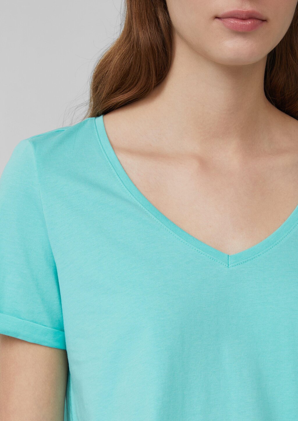 Weiches T-Shirt aus Baumwolle mit V-Ausschnitt