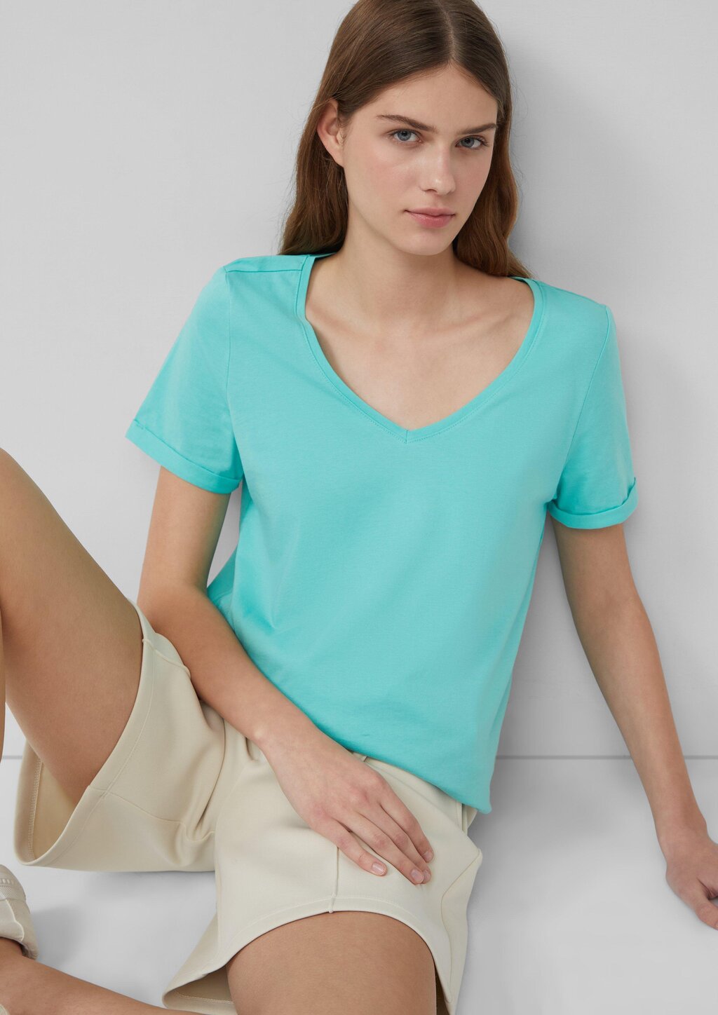 Weiches T-Shirt aus Baumwolle mit V-Ausschnitt