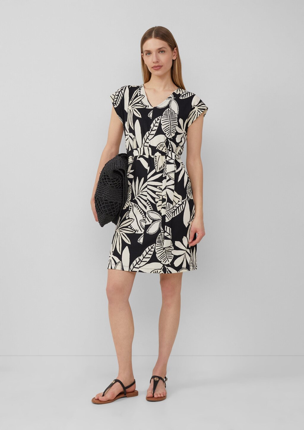 Strukturiertes Jerseykleid mit All-over-Print und Gürtel